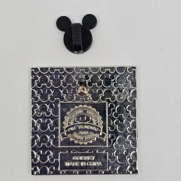 DISNEY Pin Trading ~Character Deluxe Starter Set ~ Donald Duck ~ 2013 - Picture 7 of 11